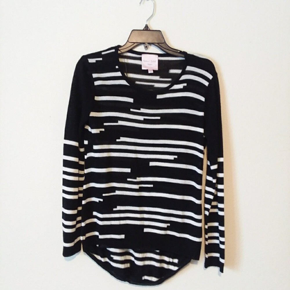 Romeo + Juliet lightweight sweater, size M